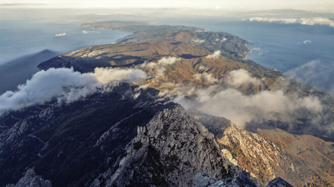 αγιο-ορος-φωτιά-σε-κελί-της-μονής-σταυρ-562818778