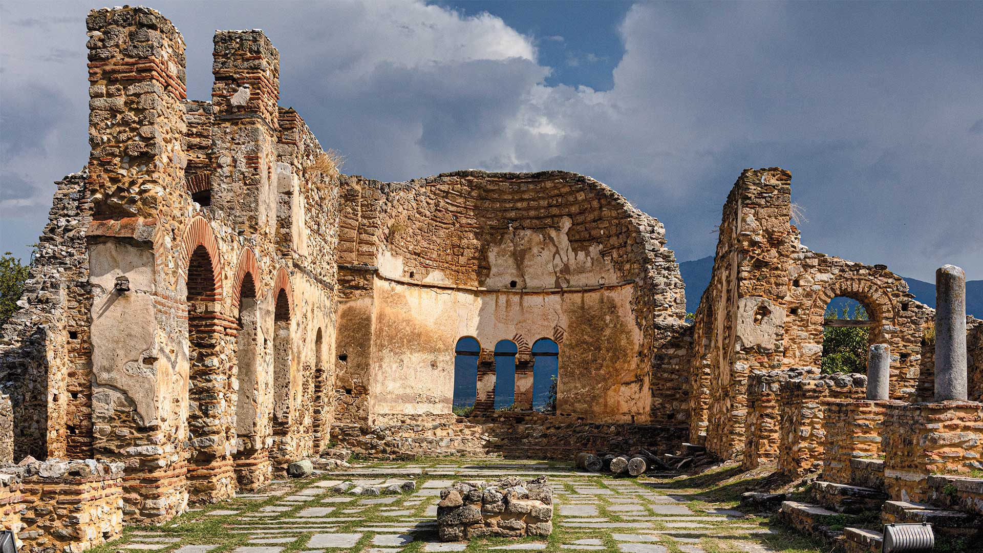 Πρέσπες: Εκεί που το φυσικό κάλλος συναντά το ιστορικό βάρος-1