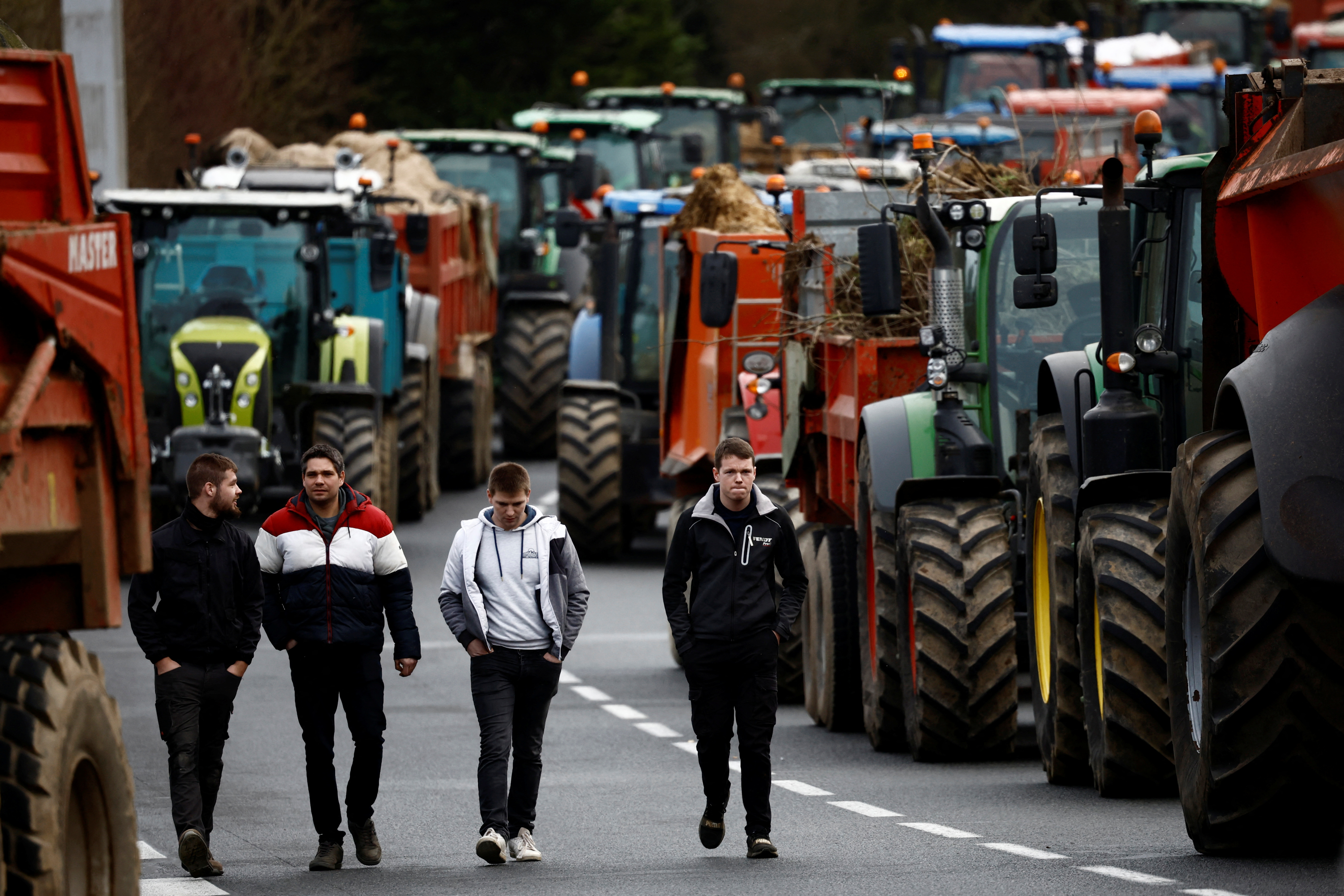 Οργή αγροτών στη Γαλλία: Πώς θα απαντήσει ο νέος πρωθυπουργός-2