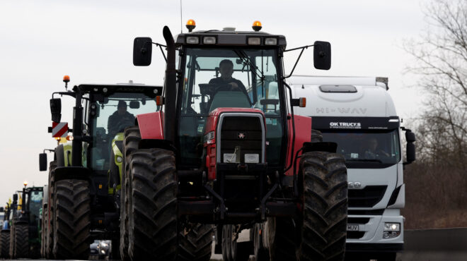 ενισχύουν-τα-μπλόκα-οι-αγρότες-562854493