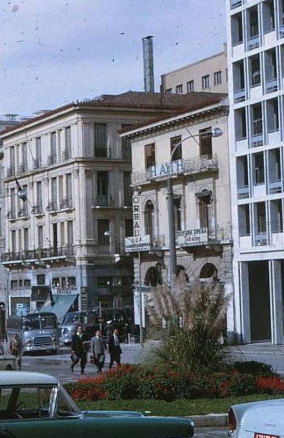 Ιστορίες μιας διαδρομής: Σταδίου και Ομήρου γωνία-2