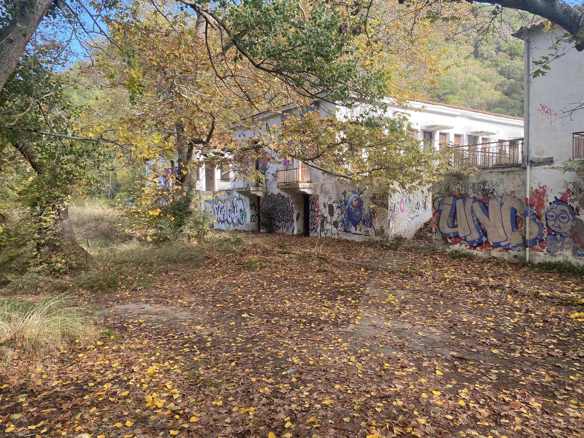 Ελευθερές, μια άλλοτε ωραία λουτρόπολη στο έλεος των παραβατικών-3