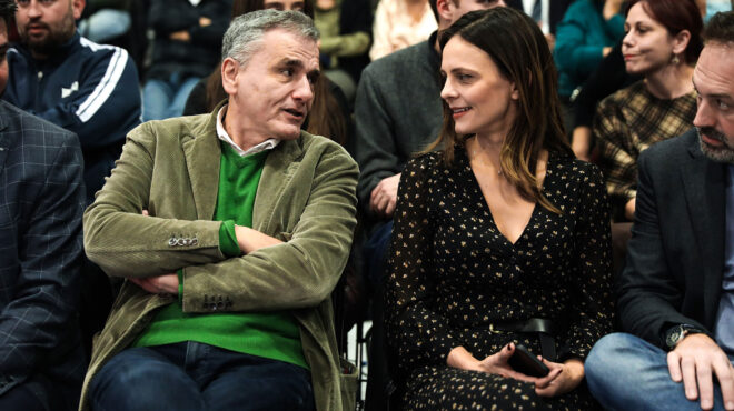 θεωρείο-η-ομάδα-πίεσης-του-μαξίμου-562829350