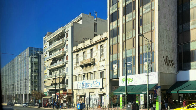 τα-πεζοδρόμια-της-ανομίας-562822060