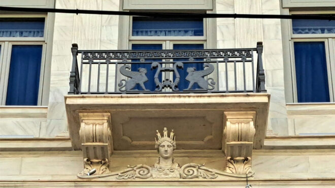 η-θεά-αθηνά-της-οδού-αθηναΐδος-562853599