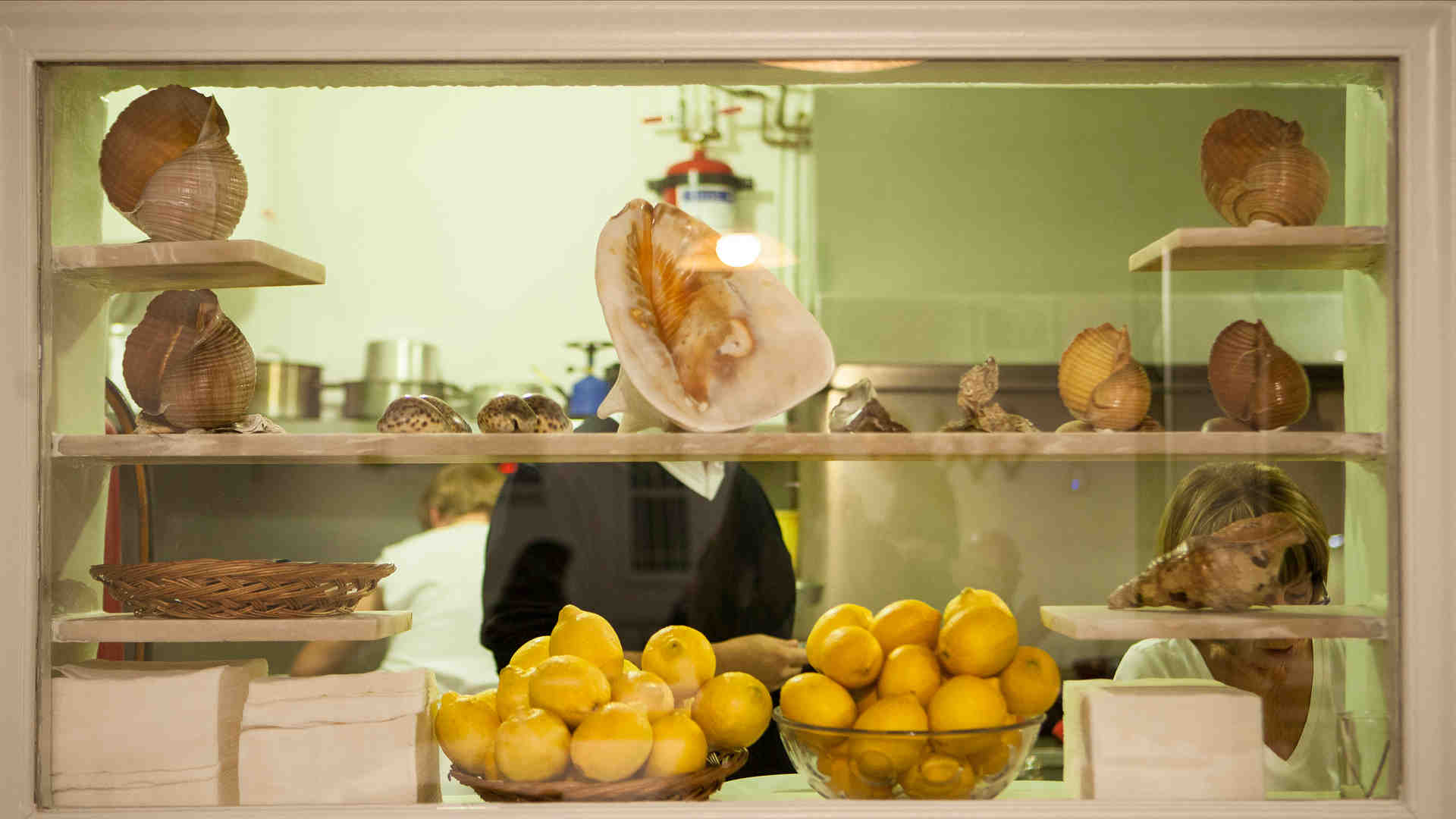 Πού πάμε για καλό ψητό ψάρι; 13 εστιατόρια και ταβέρνες που ψήνουν με περισσή μαστοριά-4