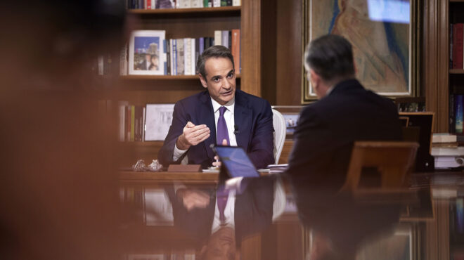 ο-μητσοτάκης-έδειξε-αποχή-για-τους-δια-562823584