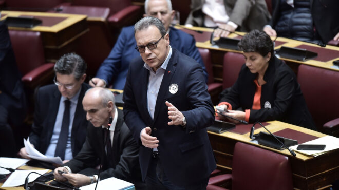 γάμος-ομόφυλων-ζευγαριών-διαφορετικ-562823602