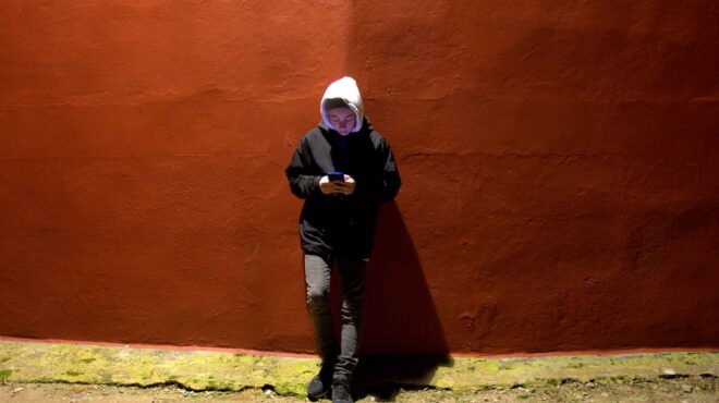 ναι-παρακολουθώ-το-παιδί-μου-562816783