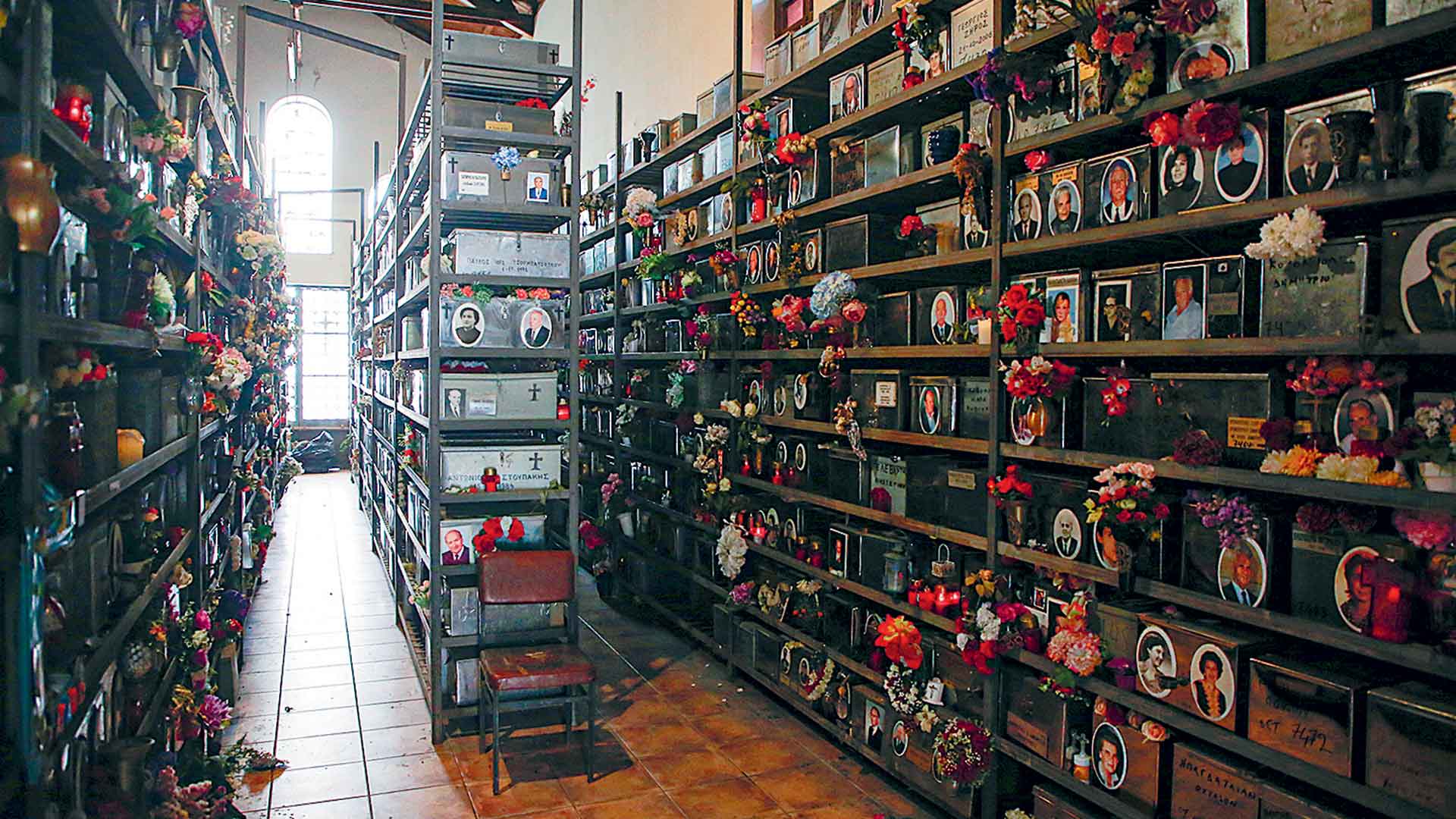 Ζώντας με (και από) τον θάνατο-5