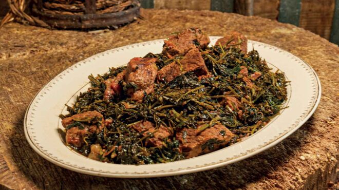 μέσα-σε-μία-παραδοσιακή-ταβέρνα-με-ιστ-562838254