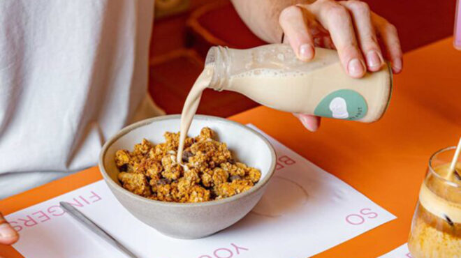 γκρανόλα-φουντουκιού-με-γρήγορο-γάλα-562829722