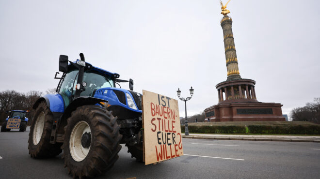 σε-κλοιό-τρακτέρ-βερολίνο-και-παρίσ-562850227