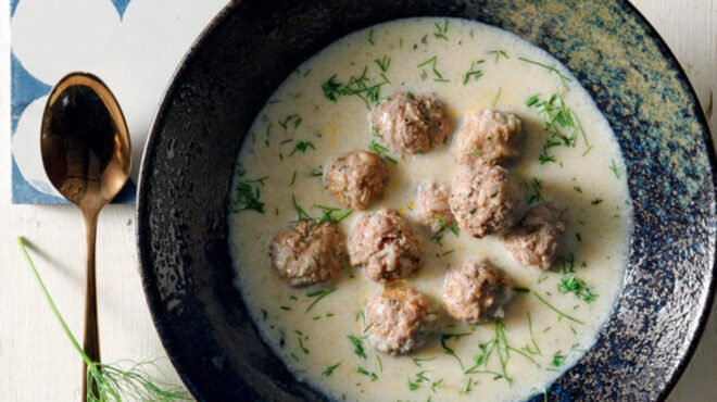 γιουβαρλάκια-με-λάχανο-ξινό-πράσο-και-562841806