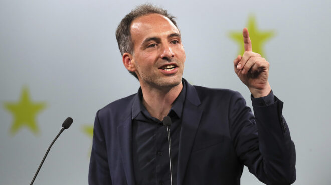 γαλλία-ο-ανερχόμενος-ραφαέλ-γκλουκσμ-562832191