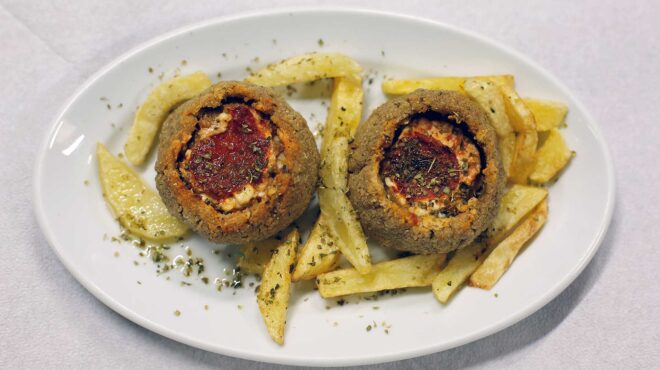 τα-14-πιο-ιδιαίτερα-φαγητά-της-ελληνικής-562842274