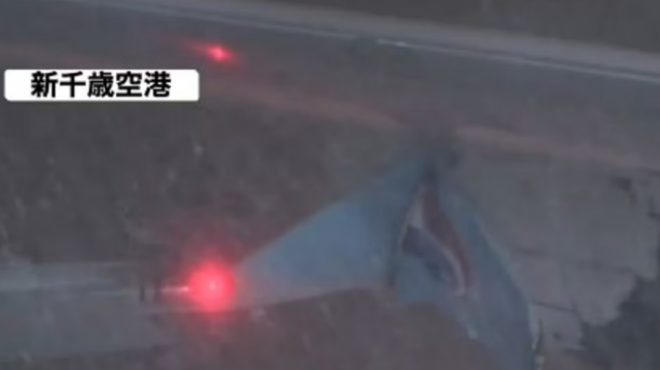 σύγκρουση-επιβατικών-αεροσκαφών-σε-α-562832332