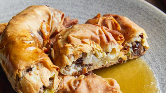 κιμαδόπιτες-ατομικές-σερβιρισμένες-562833757