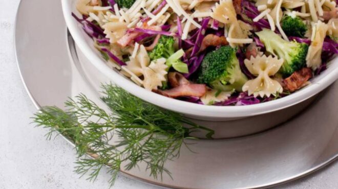 μακαρονοσαλάτα-με-κόκκινο-λάχανο-μπρ-562854310