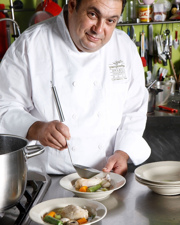 Ο Χριστόφορος Πέσκιας φτιάχνει κοτόσουπα βήμα βήμα-1