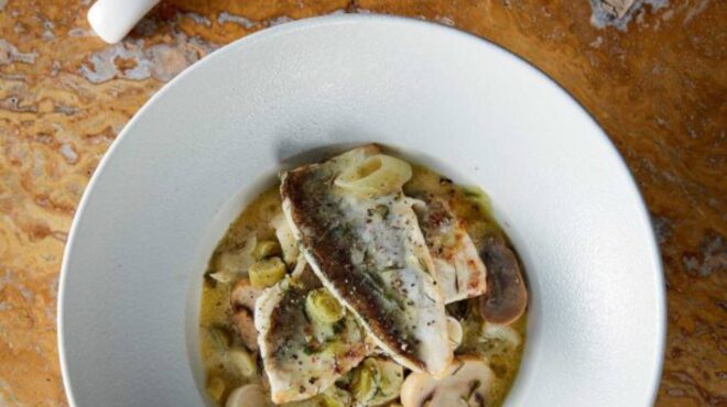 μπακαλιάρος-πρασοσέλινο-στον-φούρνο-562819705