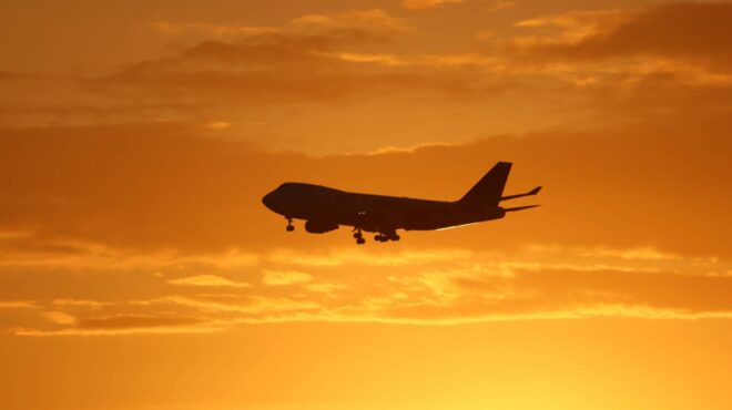 το-αεροπλάνο-που-επέτρεψε-στους-κοιν-562842157