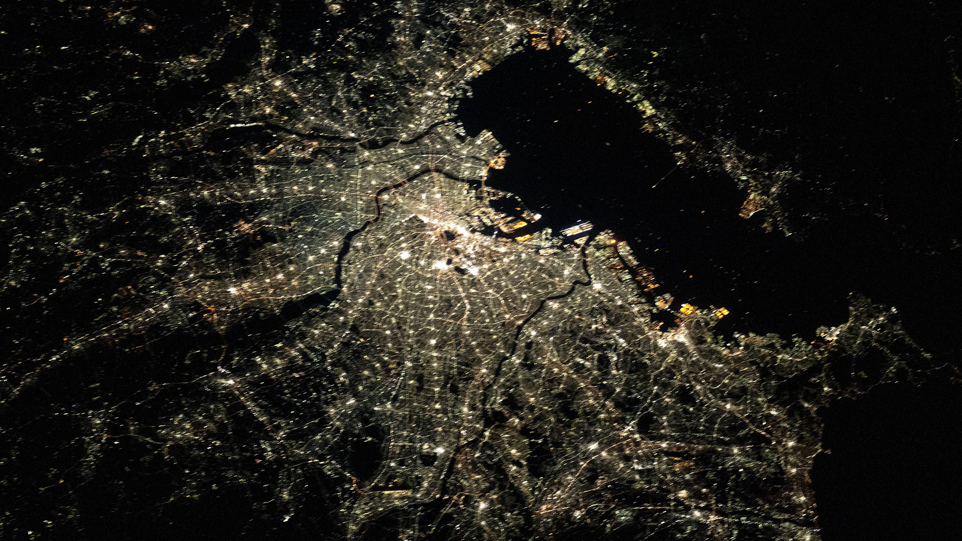 «Ρεβεγιόν με τη NASA»: Τα φώτα των πόλεων από το Διάστημα-1