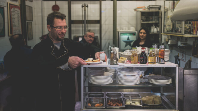 τρώμε-στις-αγορές-της-αθήνας-από-τη-βαρ-562854751