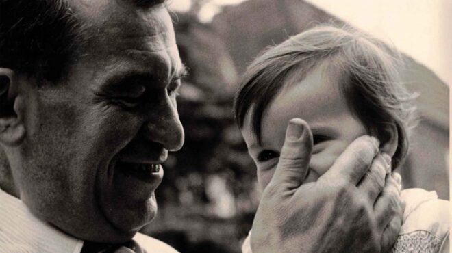 περιοδικό-αντίστασης-σε-μια-σοφίτα-562841428