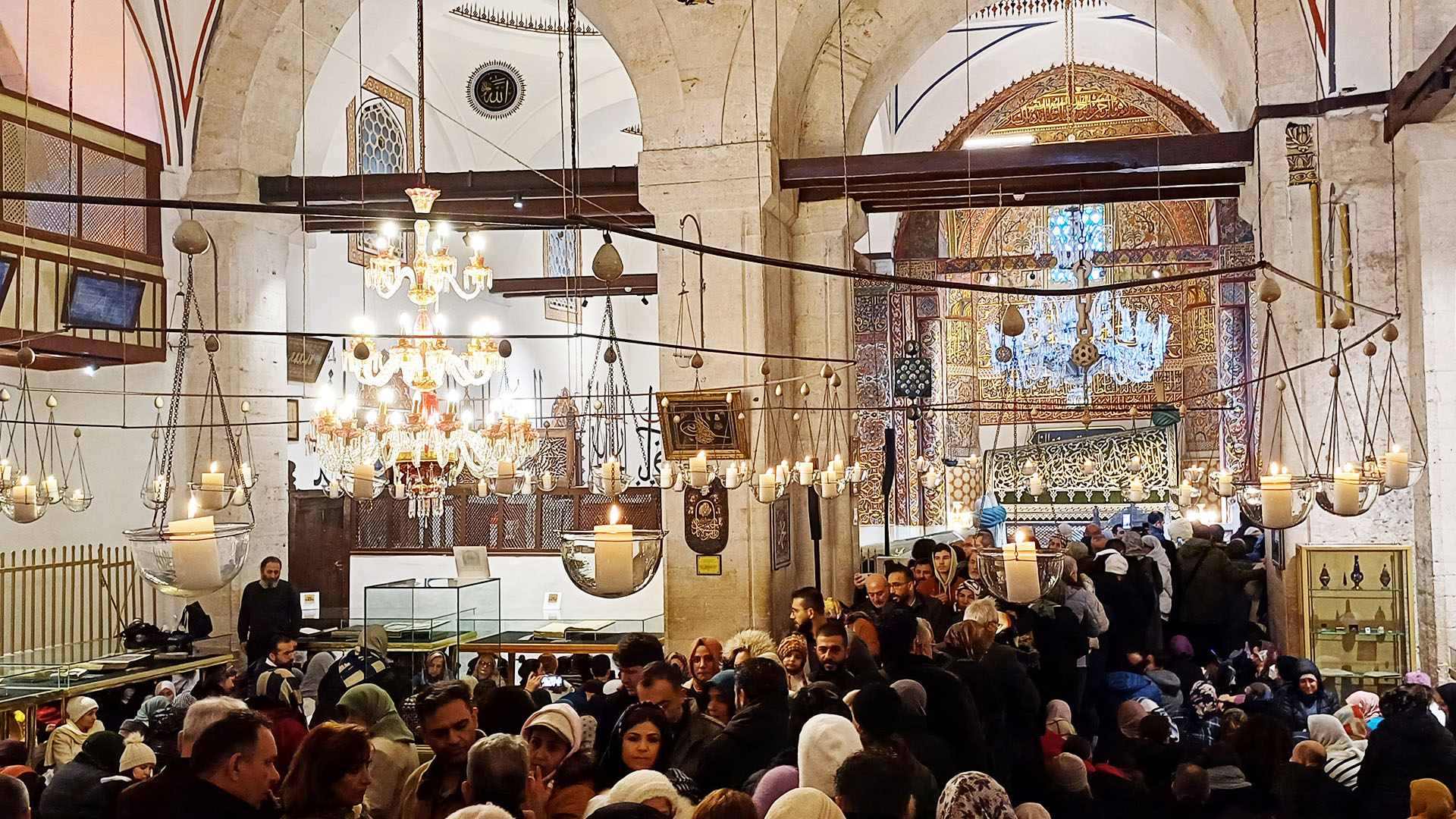 «Η νύχτα του γάμου»: Μια ωδή στον Πέρση ποιητή Τζελαλεντίν Ρουμί-3