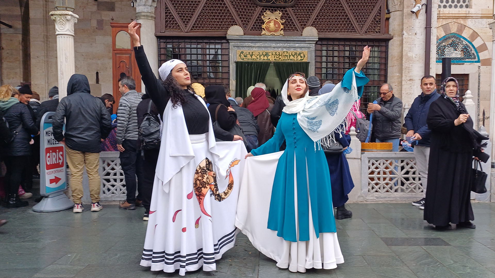 «Η νύχτα του γάμου»: Μια ωδή στον Πέρση ποιητή Τζελαλεντίν Ρουμί-6