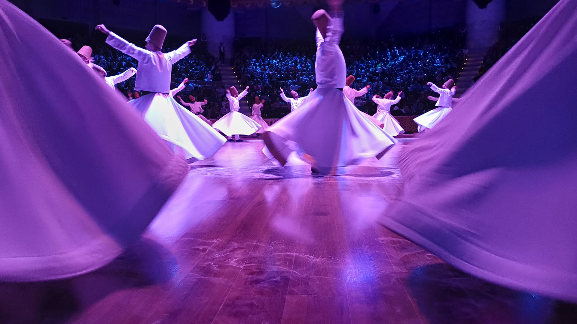 «Η νύχτα του γάμου»: Μια ωδή στον Πέρση ποιητή Τζελαλεντίν Ρουμί-8