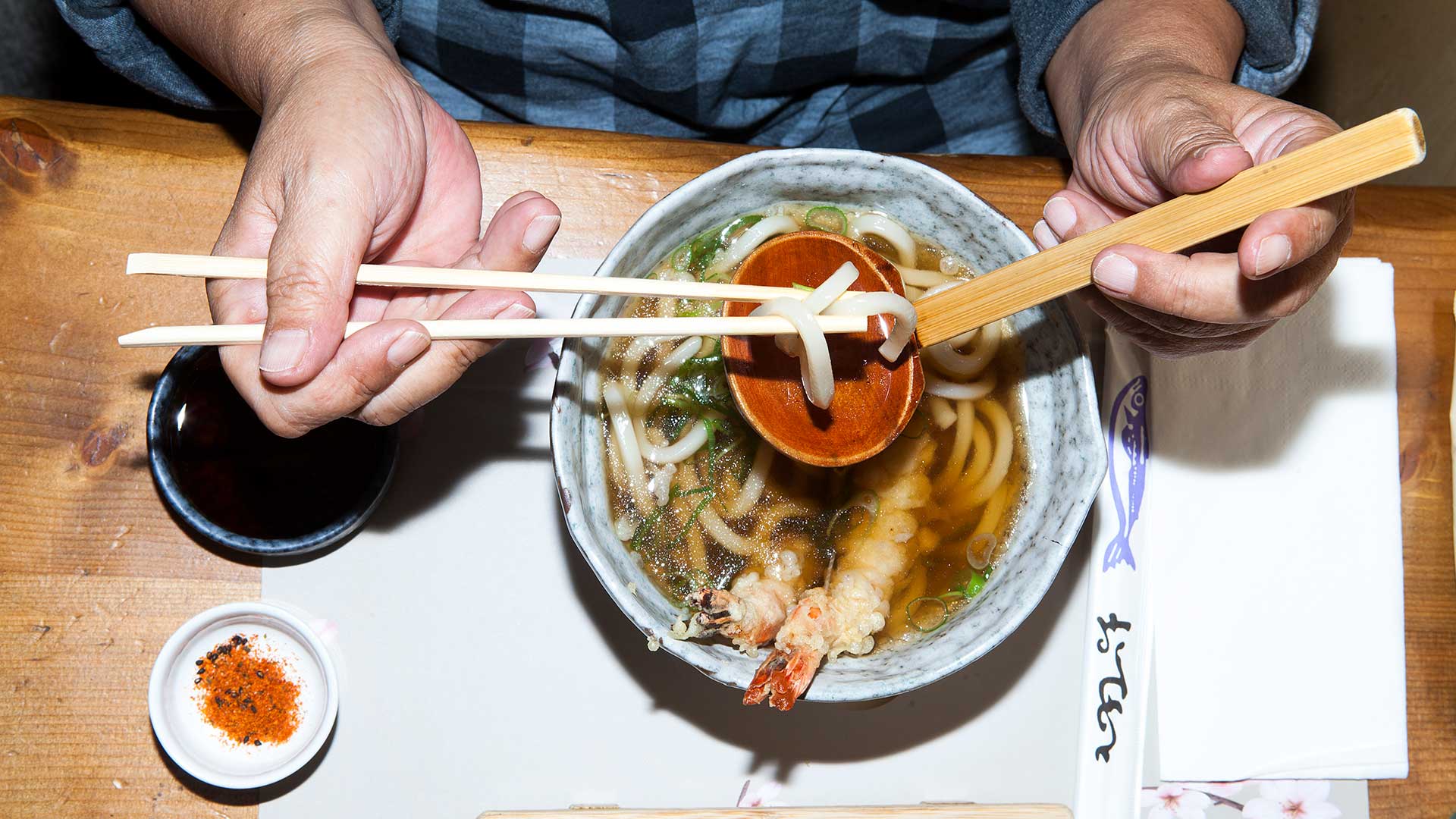 Ώρα για νουντλς! Σ’ αυτά τα ασιατικά μαγαζιά της Αθήνας τρώμε τα πιο νόστιμα-3