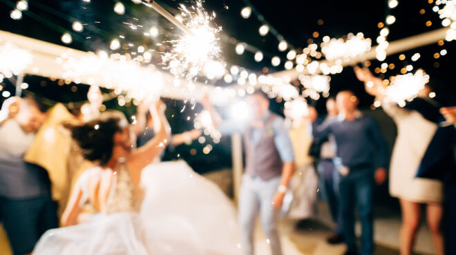 ααδε-μαζικοί-έλεγχοι-σε-αίθουσες-εκδη-562854397