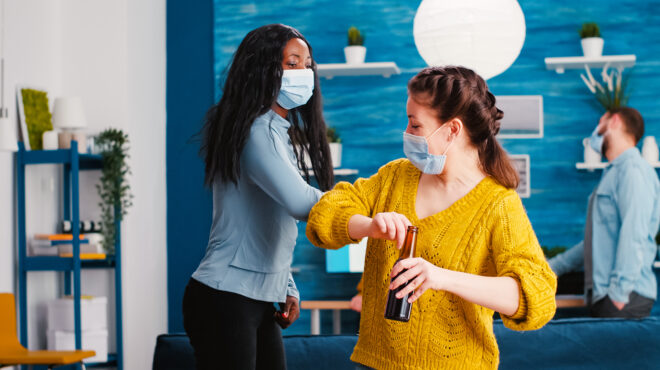 κορωνοϊός-παγκόσμια-αύξηση-των-κρουσ-562811956