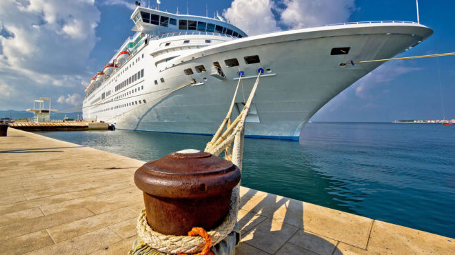 ψάχνουν-κρουαζιερόπλοια-και-επιβατη-562810495