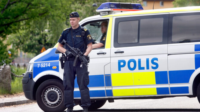 σουηδία-πέντε-άτομα-εισέβαλαν-στην-562844866