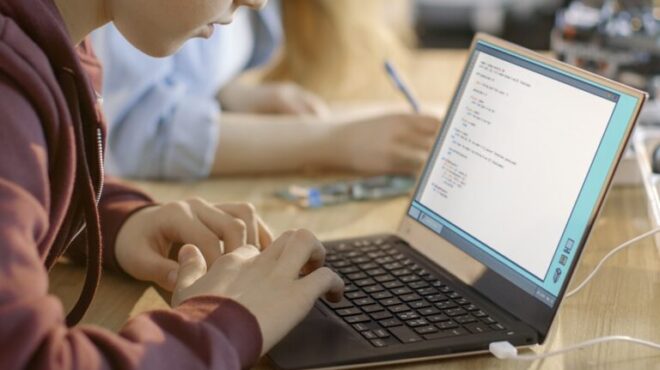 μαμά-υπάρχει-κάτι-στο-κεφάλι-μου-που-λ-562824760