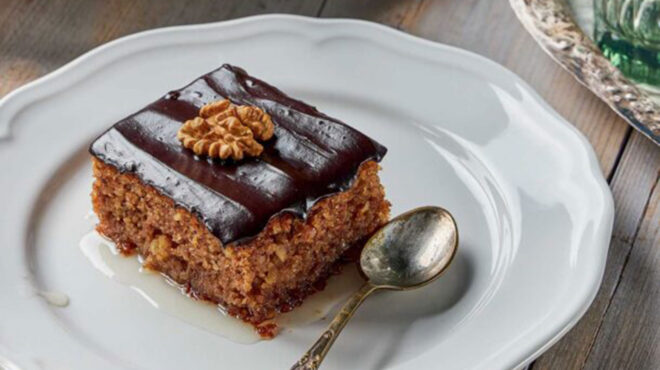 σιροπιαστή-καρυδόπιτα-με-γλάσο-κακάο-562838401