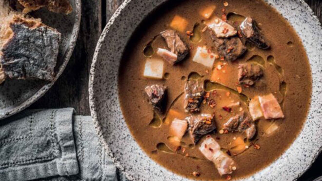 σούπα-γκούλας-gοulash-562831948