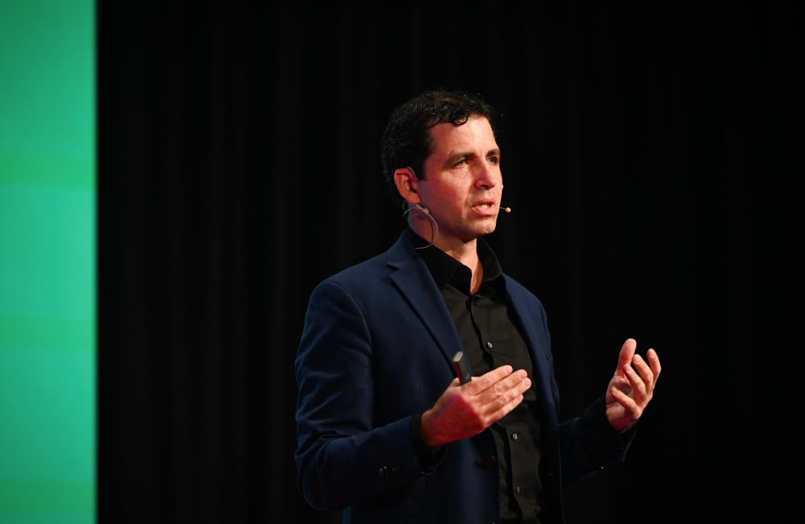 Μανώλης Κέλλης στο ΜΙΤ «EmTech Europe»: Η έρευνα στην υγεία αλλάζει χάρη στην τεχνητή νοημοσύνη-1