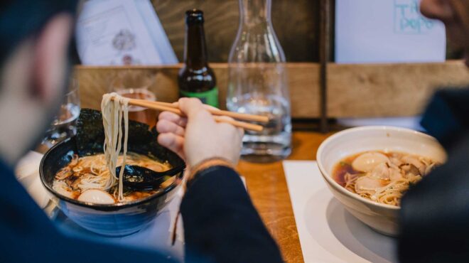 ώρα-για-νουντλς-σ-αυτά-τα-ασιατικά-μα-562829878