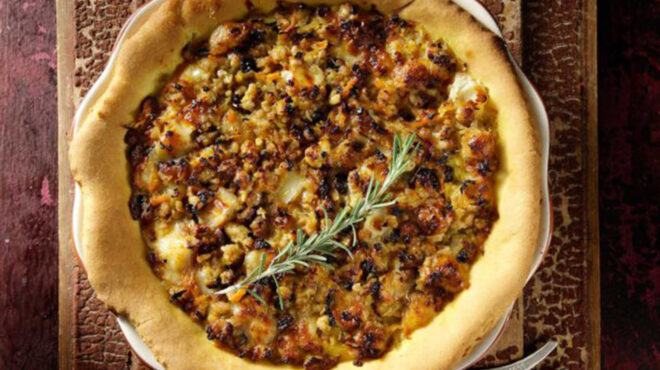 τάρτα-με-κιμά-κοτόπουλου-σταφίδες-και-562823695