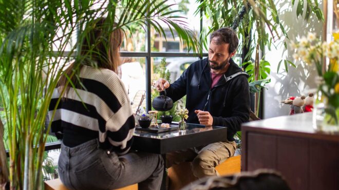 μια-βόλτα-στα-στέκια-του-τσαγιού-στην-π-562846306