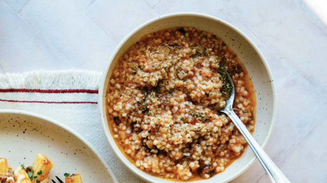 τραχανάς-με-χωριάτικα-λουκάνικα-562854808