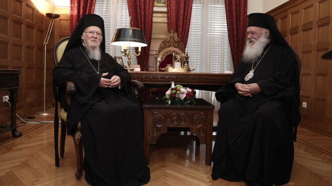 ανταλλαγή-ευχών-για-το-νέο-έτος-μεταξύ-562810042