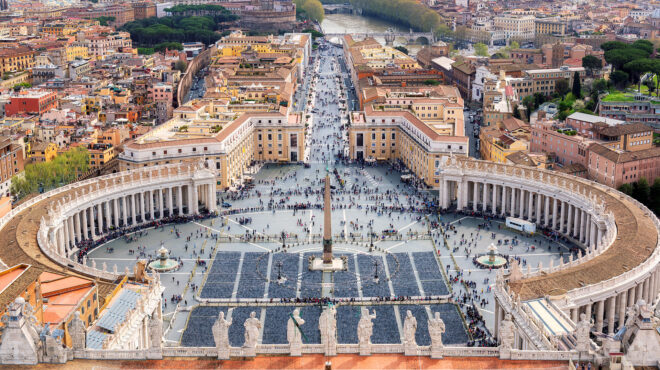 ανδρας-επιχείρησε-να-μπει-στην-πλατεί-562854088