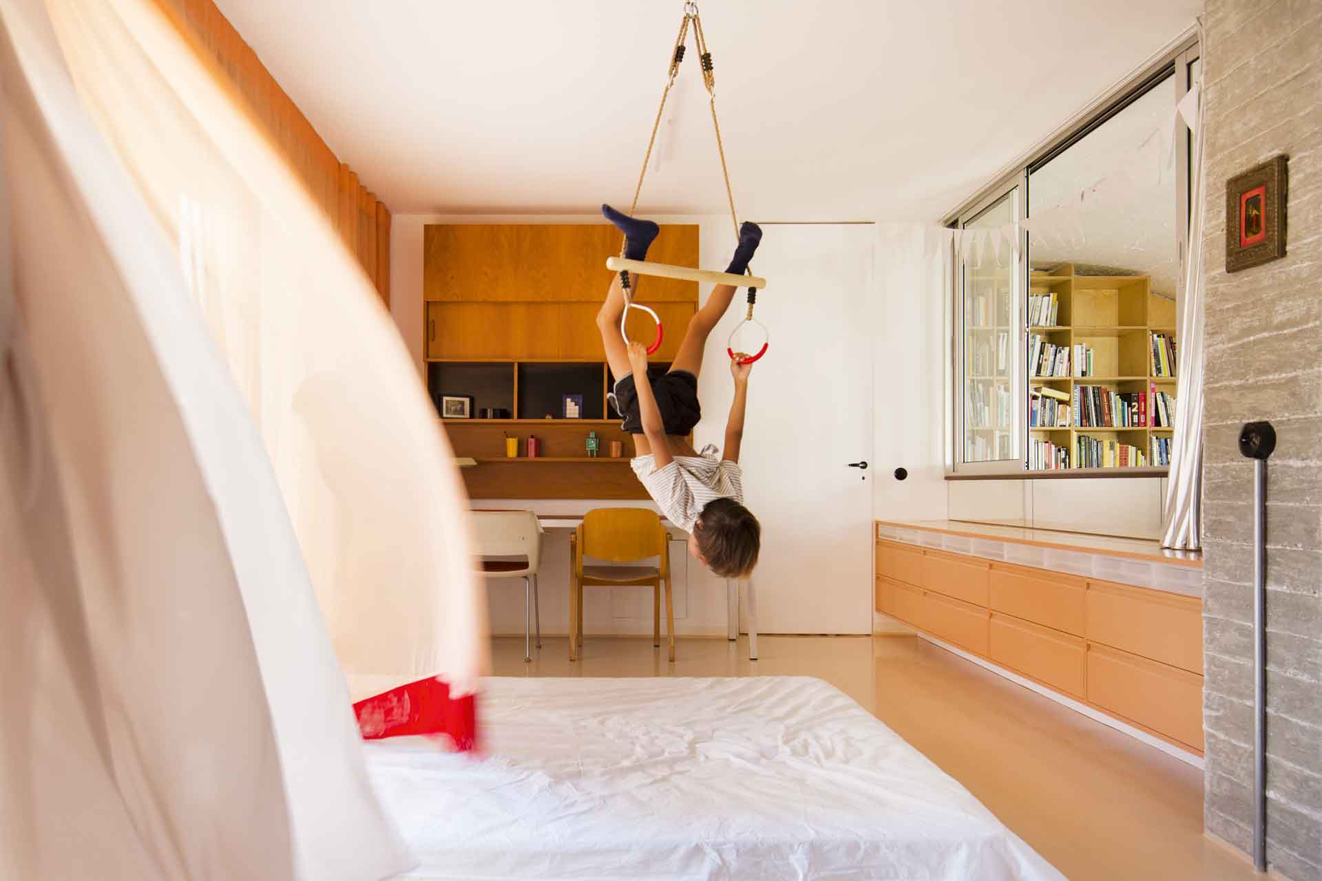 Ενα σπίτι που γεμίζει με χαρά τα Πετράλωνα-6