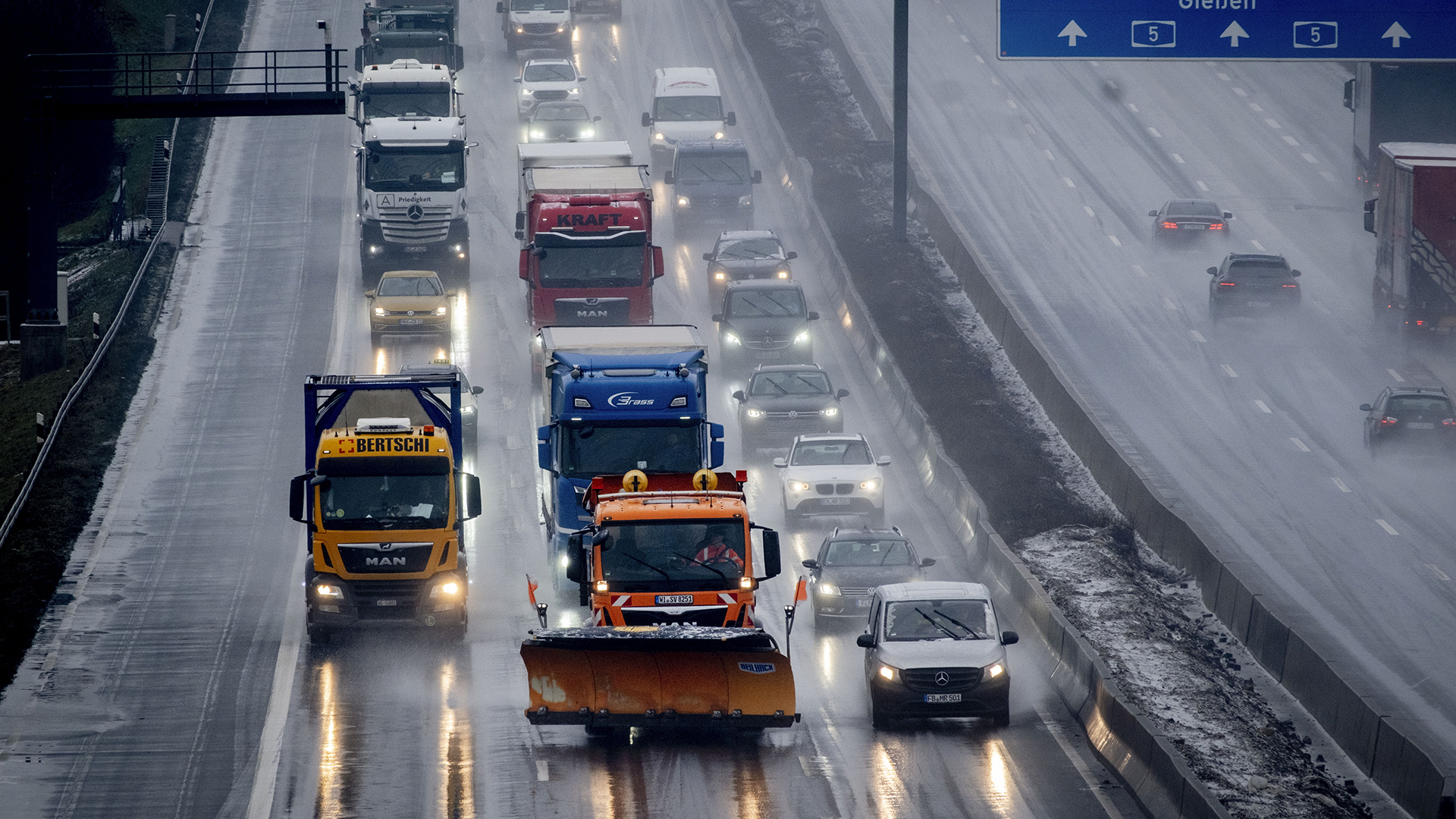 Γερμανία: Η κακοκαιρία «Γερτρούδη» εξακολουθεί να προκαλεί προβλήματα-2