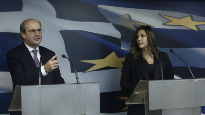 αυξάνεται-από-400-έως-1-500-ευρώ-το-επίδομα-γέ-562842097